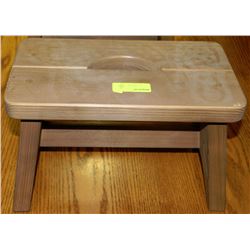 BRINDLE FINISH STOOL