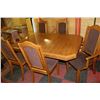Image 2 : OAK TABLE WITH 6 CHAIRS BUFFET AND HUTCH