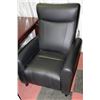 Image 1 : NEW BLACK LEATHER RECLINING ARM CHAIR