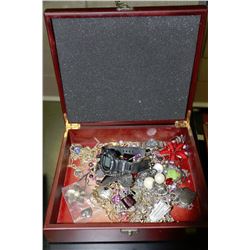 JEWELLERY BOX WITH CONTENTS INCLUDES 2 MENS