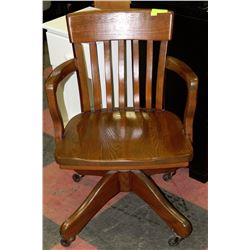 VINTAGE SOLID OAK OFFICE CHAIR