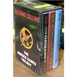 THE HUNGER GAMES TRILOGY BOOK SET