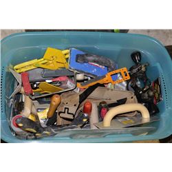 LARGE TUB OF DRYWALLING TOOLS ETC