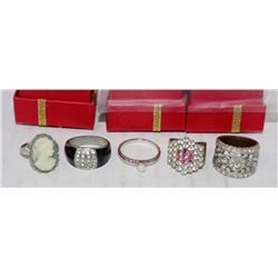 LOT OF 5 FASHION RINGS