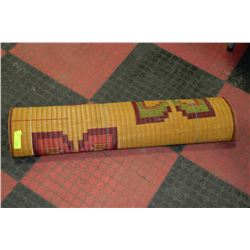 MULTI-COLOURED DESIGN STRAW MAT
