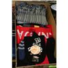Image 1 : BOX WITH 12 TOQUES AND 12 SCARVES