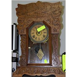 VINTAGE GINGERBREAD MANTLE CLOCK