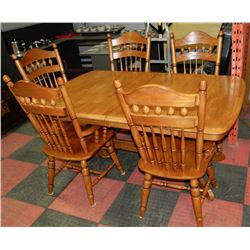 OAK TABLE WITH HIDDEN LEAF AND 5 CHAIRS