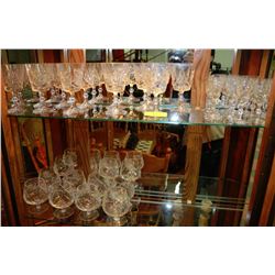 SET OF 32 ASSORTED SIZED PINWHEEL CRYSTAL GLASSES