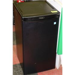 BLACK DANBY APARTMENT FRIDGE