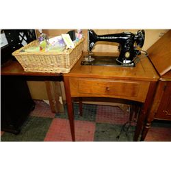 VINTAGE SEWING MACHINE