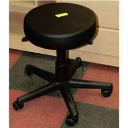 BLACK HYDRAULIC LIFT ESTHETICS STOOL