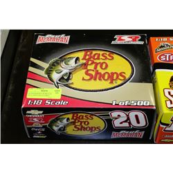 AUTOGRAPHED WORLD OF OUTLAWS COLLECTIBLE