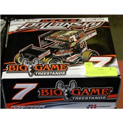 AUTOGRAPHED WORLD OF OUTLAWS COLLECTIBLE