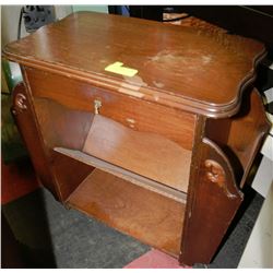 1940'S MAGAZINE TABLE