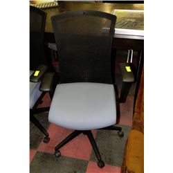 BLUE AND BLACK MESH BACK HYDRAULIC LIFT OFFICE