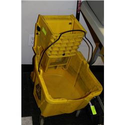 RUBBERMAID BUCKET AND RINGER