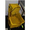 Image 1 : RUBBERMAID BUCKET AND RINGER