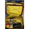 Image 1 : CASE WITH VINTAGE BARBER TOOLS INCLUDING RAZORS