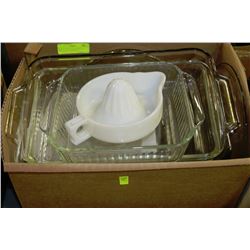 BOX OF PYREX BAKEWARE AND ASSORTED GLASSWARE