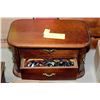 Image 1 : COLLECTIBLE MUSICAL ACCORDIAN JEWELRY BOX FILLED
