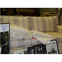 UHOLSTERD LOVE SEAT - GOOD CONDITION