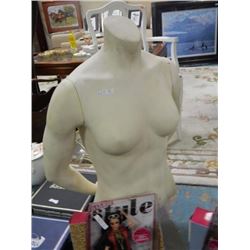 MANNEQUIN - FEMALE TORSO - NIKE BRAND