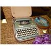 Image 1 : VINTAGE TYPEWRITER WITH CASE