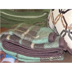 NEW - BLANKET - SINGLE - FLEECE - GRN PLAID