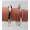 Image 2 : 18 Kt White Gold Greek Key Satin Designed Oval Hoop Earrings