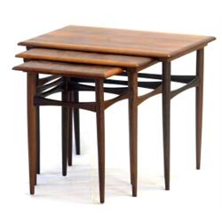 Satsbord i palisander, troligen Finn Juhl, H 48, brännmärkt: Danish furniture control. SEK 1.200-...