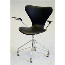 Kontorsstol, skinn och stål, Arne Jacobsen för Fritz Hansen Danmark, H 81, etikett: Danish furnit...
