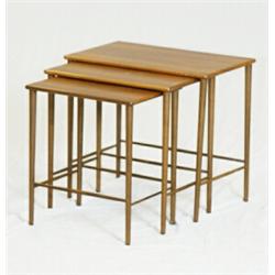 Satsbord i teak, H 50. SEK 1.200-1.500...