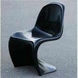 Fåtölj, The Panton Chair, Verner Panton för Herman Miller, plast, H 83, slitage på rygg och del a...