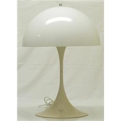 Bordslampa, Panthella, Verner Panton, opalfärgad/vit, H 70. SEK 1.000-1.200...