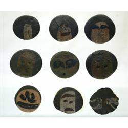 "Mannens åldrar", keramikplattor på glas, Henrik Gröhn, Finland, 41*50. SEK 2.000-2.500...