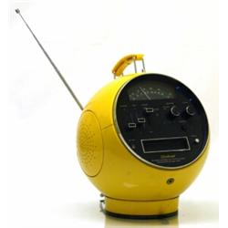 Radio, Weltron, gul, H 30, diam. 26, fungerar, 2 kasetter medföljer. SEK 1.500-2.000...