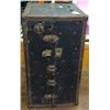 Image 6 : Antique Wardrobe Trunk
