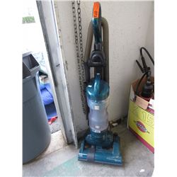 Used bagless vacuum cleaner - untested