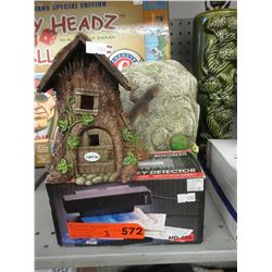 Money detector & 2 resin decorations