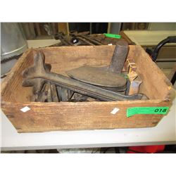 Vintage cast metal shoe makers kit