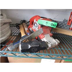 Electric sander & 2 hammers