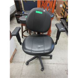 Hydraulic swivel office chair - used
