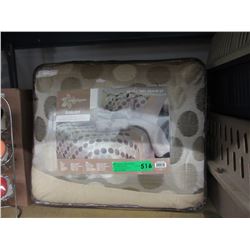 NEW - King Size 7 piece "bed in a bag"
