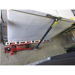 Hydraulic jack, sledgehammer & 2 levels  - used