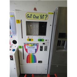 "Pretty Studio" T-Shirt vending machine - used