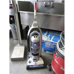 Bissell bagless upright vacuum cleaner - used