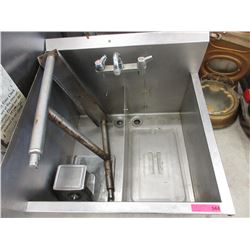 Commercial stainless steel double sink