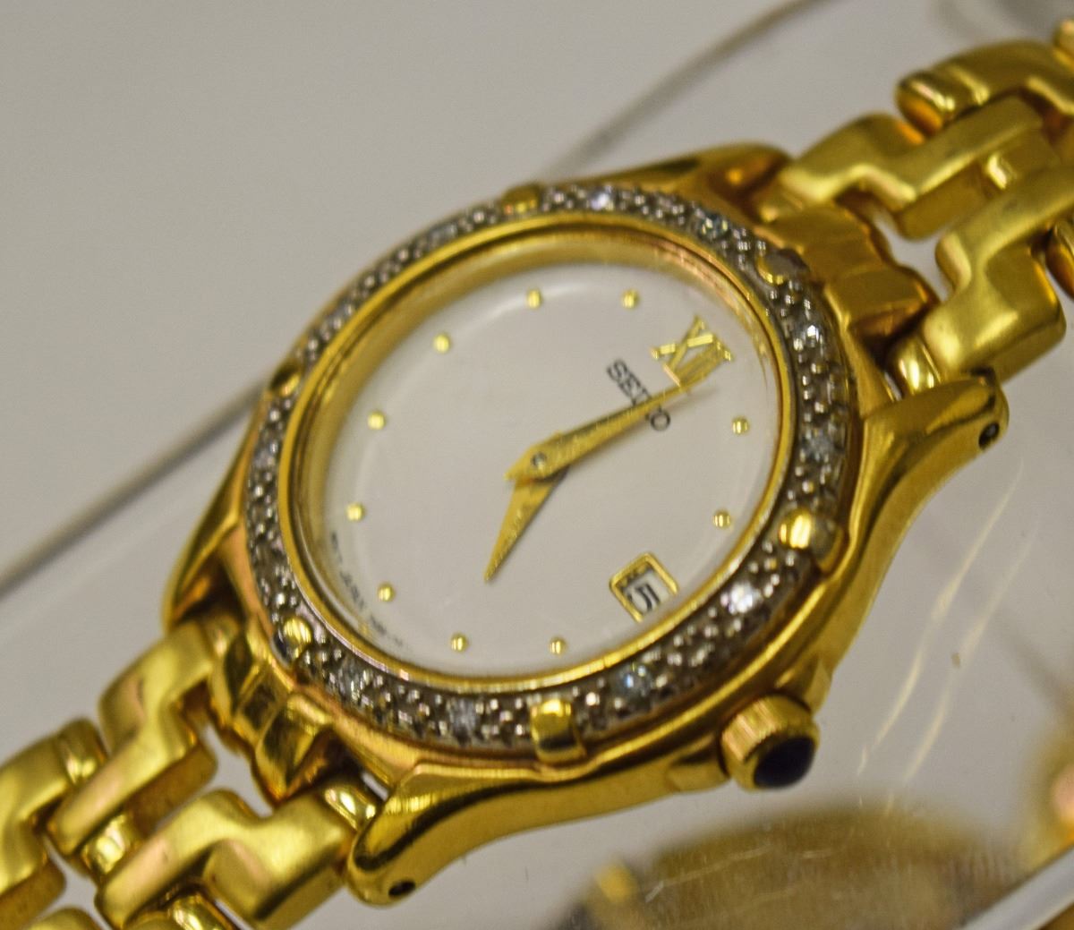 Seiko Womans Watch 7N89-0449 Gold Tone W/Diamond B