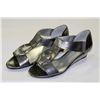 Image 1 : LADIES SANDLES 7.5 W PEWTER COLOR *NEW*